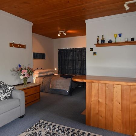 Olivista Bed & Breakfast Masterton Exterior foto