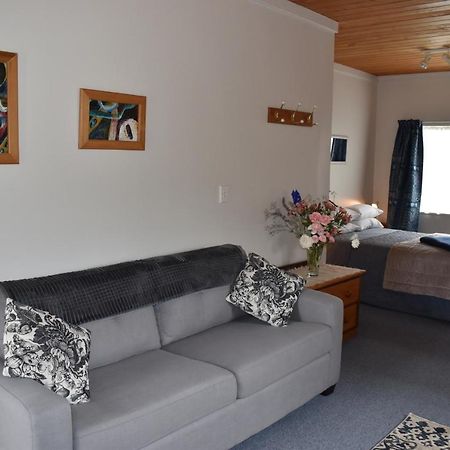Olivista Bed & Breakfast Masterton Exterior foto