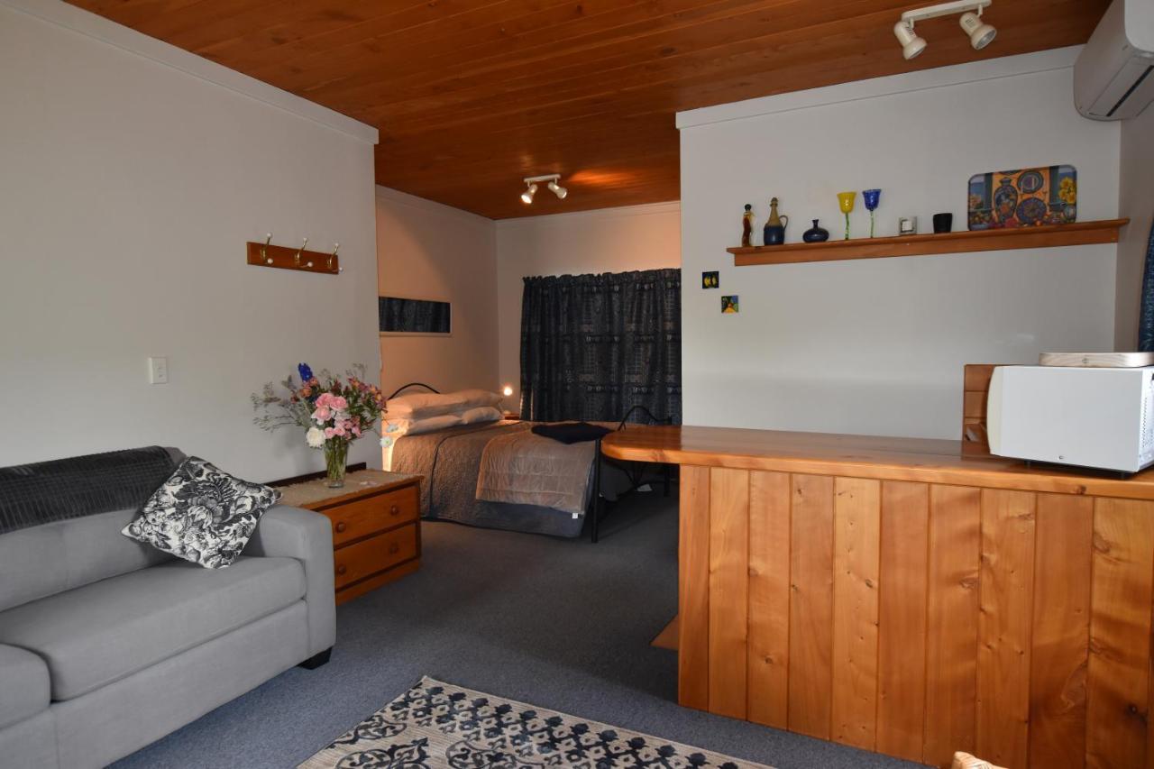 Olivista Bed & Breakfast Masterton Exterior foto