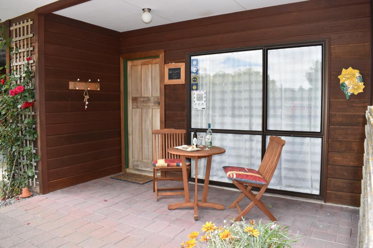 Olivista Bed & Breakfast Masterton Exterior foto